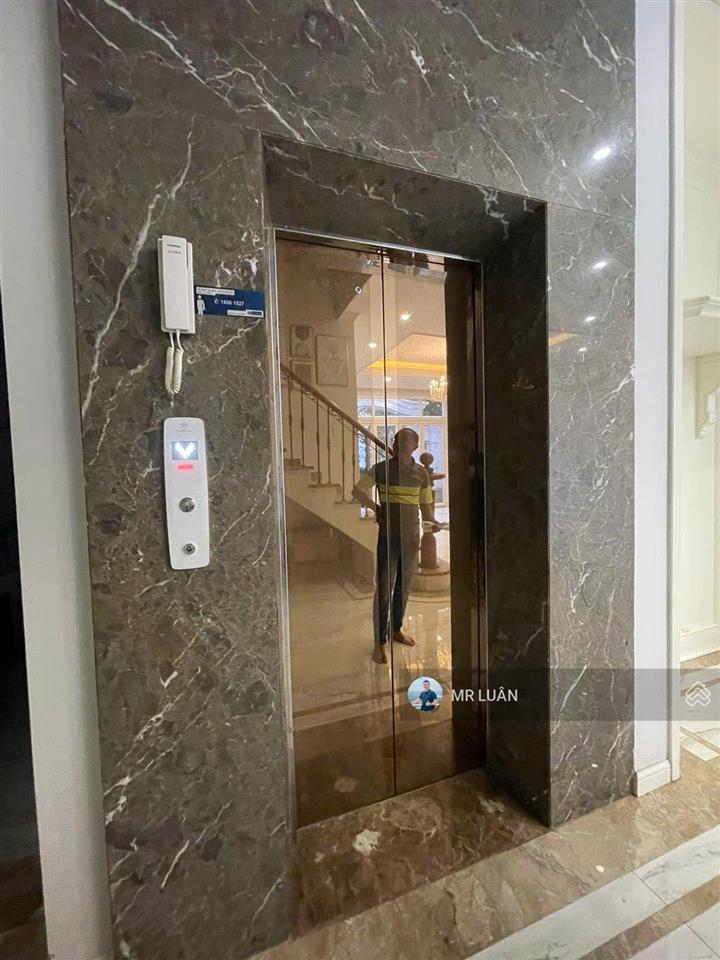 Biệt thự khu compound 24/24. 357a nguyễn trọng tuyển, dt 9x15m  4 tầng, thang máy, giá 49 tỷ tl