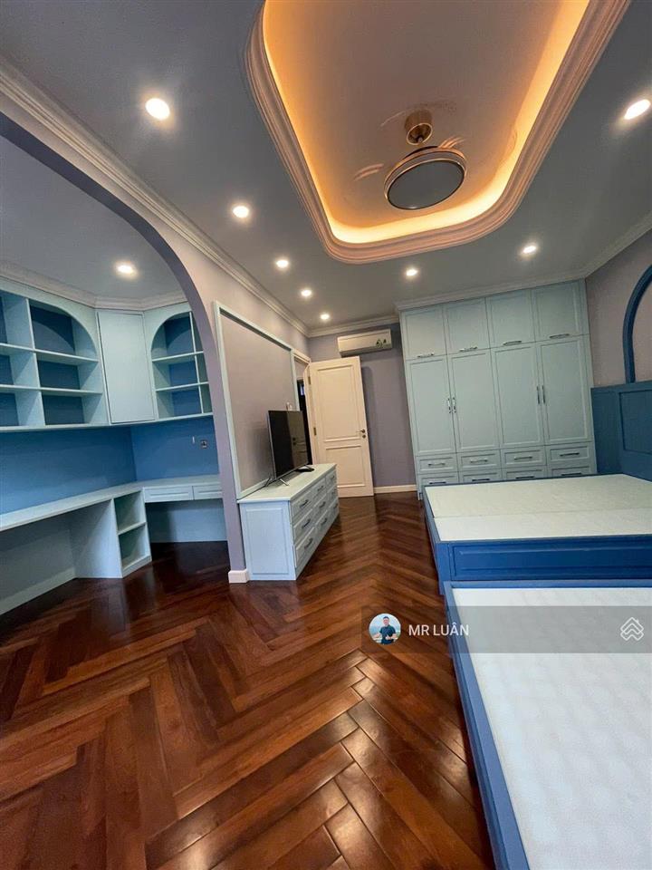 Biệt thự khu compound 24/24. 357a nguyễn trọng tuyển, dt 9x15m  4 tầng, thang máy, giá 49 tỷ tl