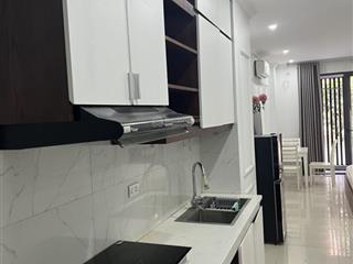Chính chủ cho thuê chung cư mini 45m2 full đồ phố nguyễn văn cừ gần phố cổ giá 6.5 triệu0829 911 ***