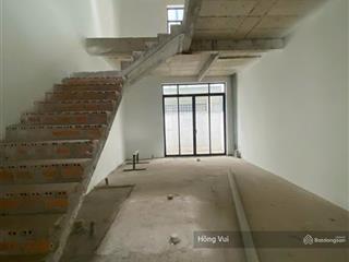 Cần bán nhà phố liền kề quận 2 gồm trệt 2 lầu giá 8.3 tỷ đường thông.  0938 821 ***