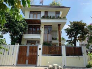 Cho thuê biệt thự hồ bơi full nội thất trong khu dân cư quận 7 đối diện trường đại học rmit