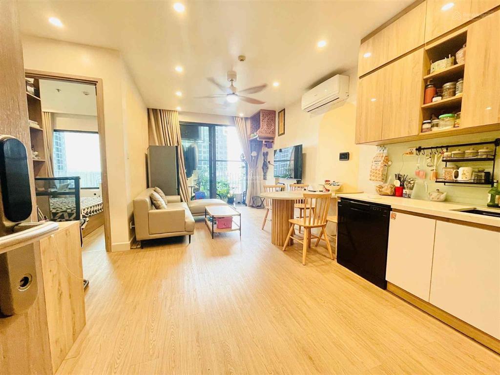 Chính chủ bán căn 1pn+ 43m2 toà gs2 tầng 1902 vinhomes smart city. giá 3.5 tỷ bao phí.