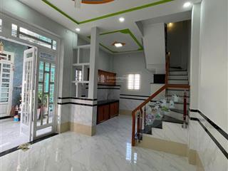Bán nhà 1 lầu 4x10m  gần cầu lớn, hóc môn  sát khu công nghiệp xuyên á  giá chỉ 920 triệu!