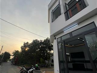Bán nhà 1 lầu mặt tiền đường nhựa  khu vực cầu lớn, hóc môn  6x8m, giá chỉ 950 triệu!
