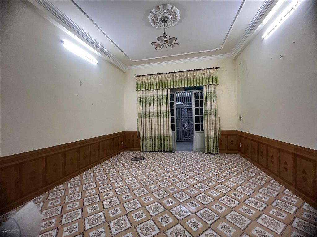 Nhà 1 trệt, 2 lầu hẻm 292 đường 30/4, hướng đông nam, gần chợ, ngân hàng, trường học  0908 924 ***