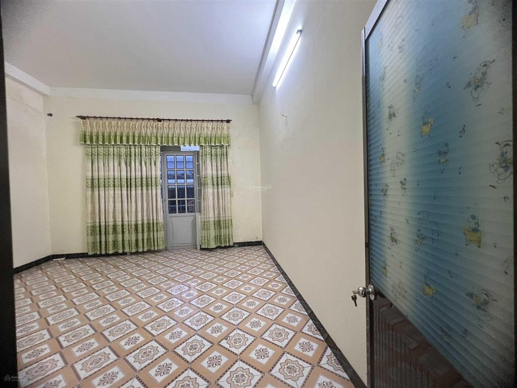 Nhà 1 trệt, 2 lầu hẻm 292 đường 30/4, hướng đông nam, gần chợ, ngân hàng, trường học  0908 924 ***