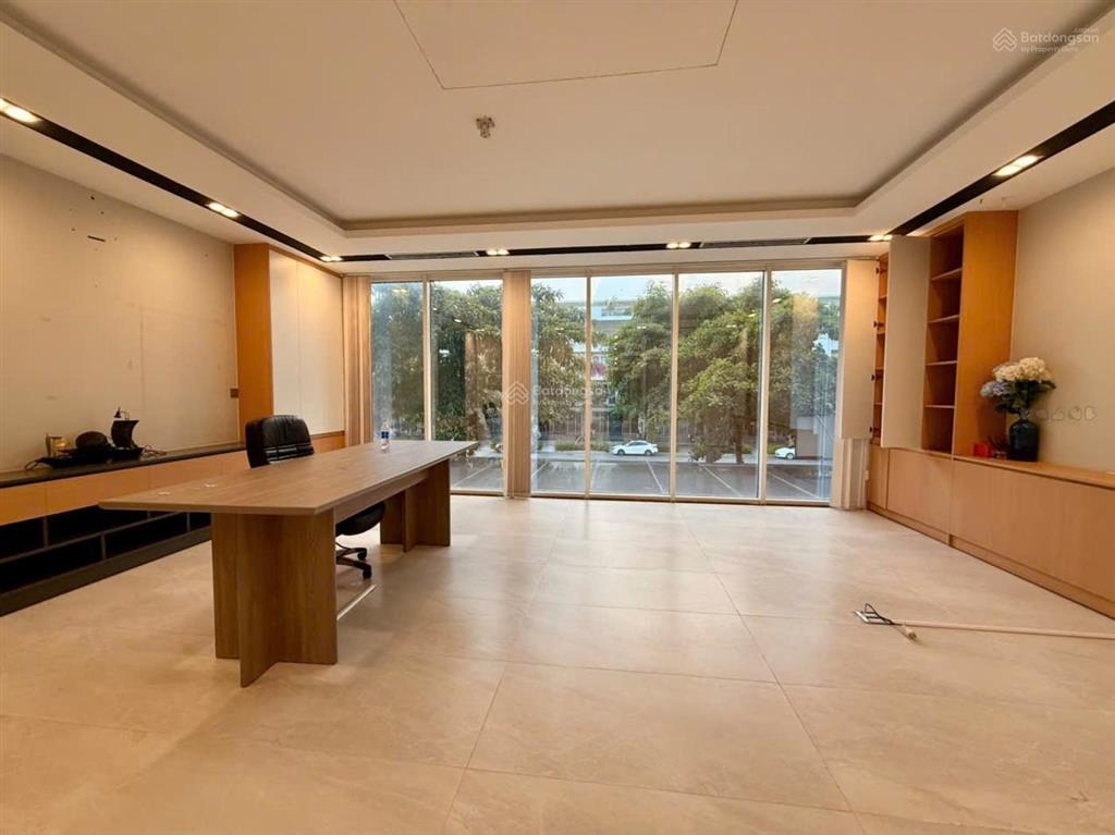 Giá thuê tốt nhất nguyên căn shophouse nguyễn cơ thạch sala 5 tầng, 700m2 giá thuê 185 triệu/tháng