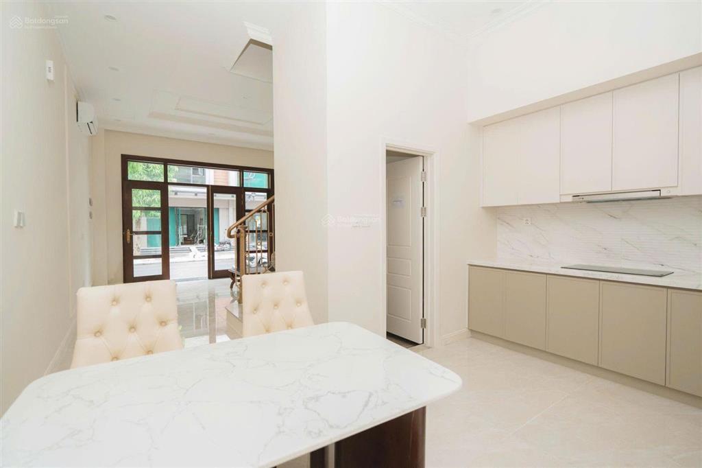 Vinhomes ocp3 bán 3 căn xẻ khe giá 10,5 tỷ, dt 78m2, hoàn thiện full đồ, cho thuê hoặc về ở ngay.