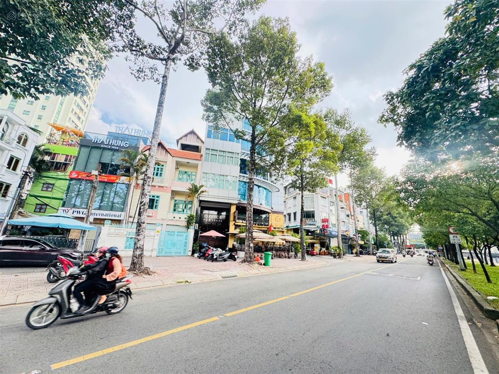 Khuôn đất 3mt phạm văn đồng, tp. thủ đức, dt 35x38m (1300m2), xd cao tầng, giá 182 tỷ