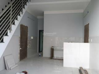Nhà mới xây 2pn 2wc ban công cửa sổ ngay chợ hiệp bình vào ở ngay xe hơi đậu cửa
