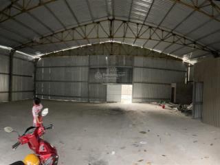 Kho xưởng 700m2 mới làm ngay chợ đầu mối quốc lộ 1a trần cao nền bê tông kiên cố