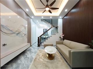 Bán nhà riêng tại phố chùa láng, đẹp sang trọng, rộng dãi thoáng sáng, 50m2, giá hấp dẫn 11,2 tỷ