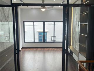 Bán nhà trục chính tình lam kinh doanh tốt.mặt trước đường 4,2m mặt sau hồ điều hoà.