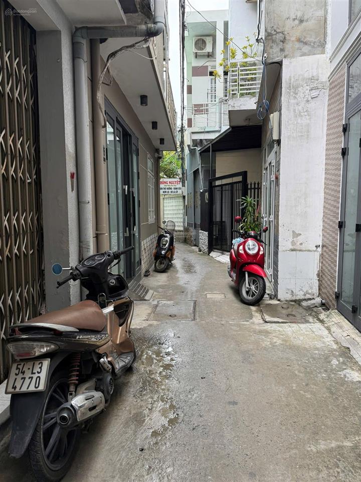 Bán nhà đường hoàng diệu cách đường chỉ vài bước chân, vào ở ngay.