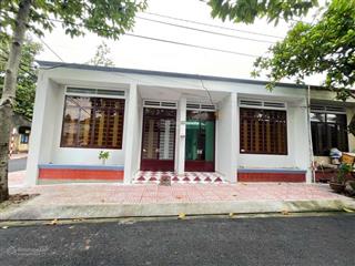 Bán nhà khu dân cư hiệp thành 1 căn góc 2 mặt tiền . ba phòng ngủ , 1 phòng khách , 1 bếp ,1 ph