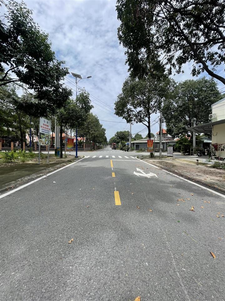 Bán đất phú tân ngay thành phố mới siêu thị aeon bình dương. vị trí đẹp đất đẹp, diện tích 10*30m