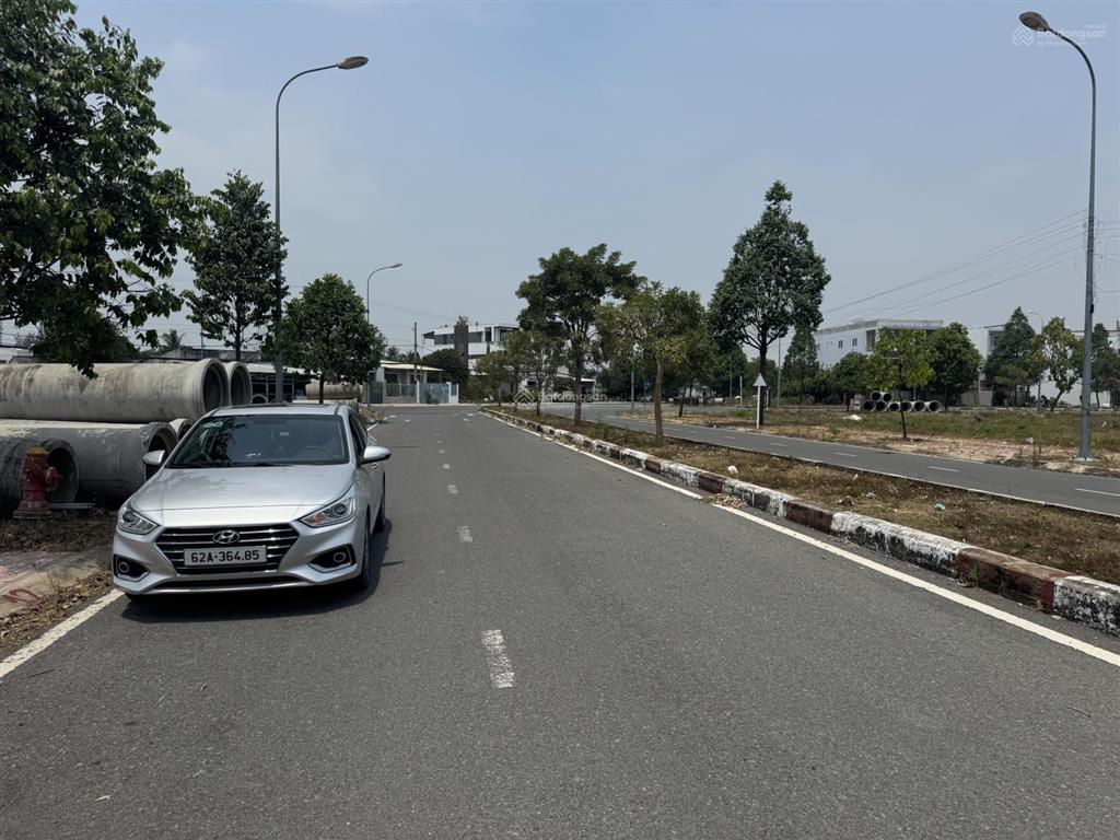 Bán 2 lô liền kề đường n8 idico2 nội khu aeon tân an giá đầu tư