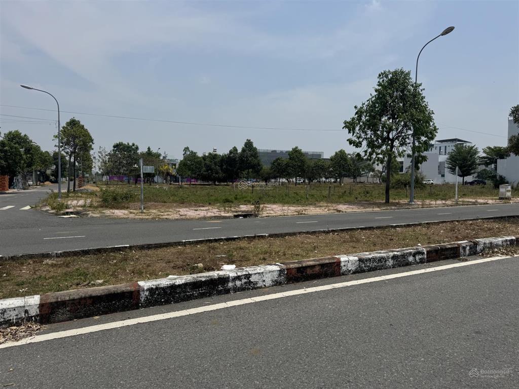 Bán 2 lô liền kề đường n8 idico2 nội khu aeon tân an giá đầu tư