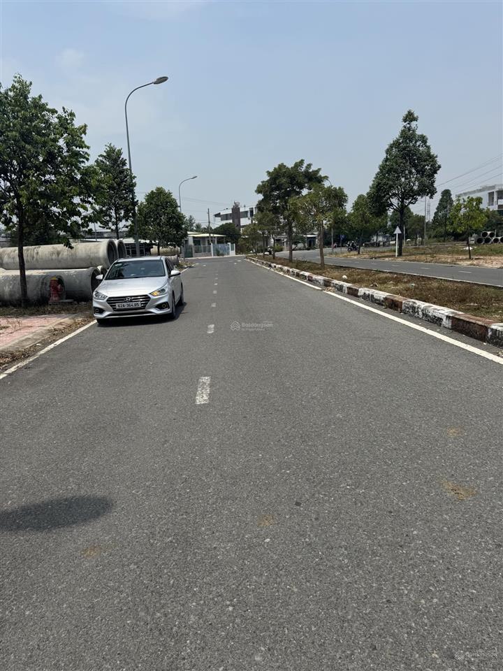 Bán 2 lô liền kề đường n8 idico2 nội khu aeon tân an giá đầu tư