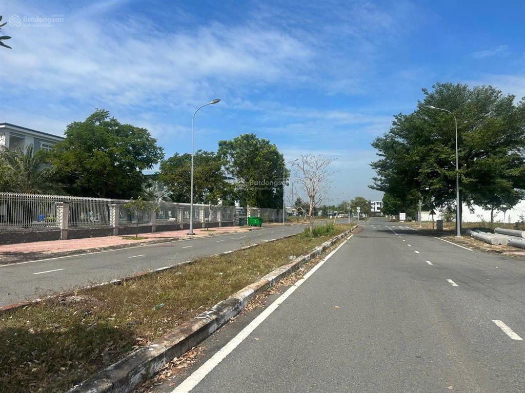 Bán lô góc d8 & n8 idico 2 p6, tân an, sau lưng aeon