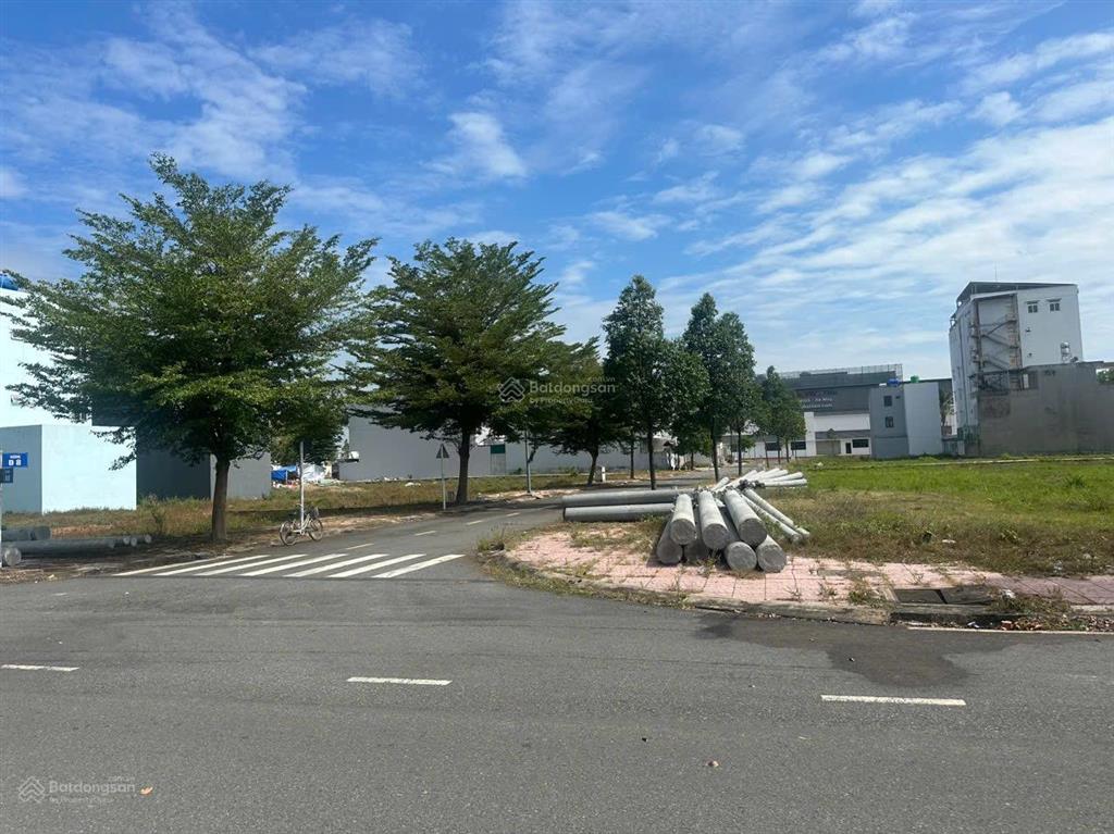 Bán lô góc d8 & n8 idico 2 p6, tân an, sau lưng aeon