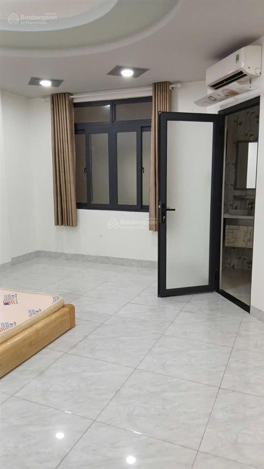 Cho thuê nhà nguyên căn 4 tầng mặt tiền lê thiết hùng (12m)