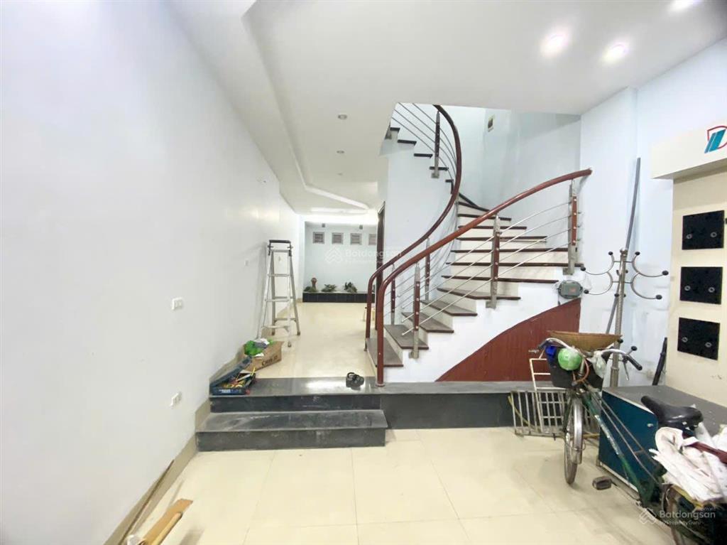 Gia đình tôi bán nhà riêng 50m2 trong ngõ 102, khuất duy tiến, thanh xuân.  0364 644 ***