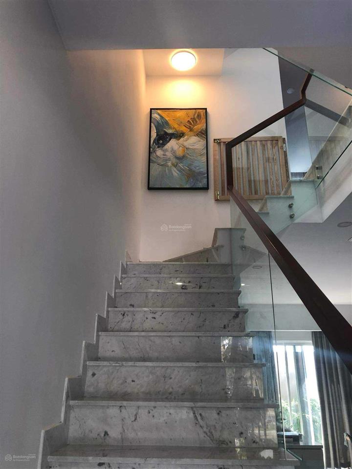 Tôi cần cho thuê nhà phố palm residence dt 6x17m, 1 trệt 2 lầu, 4 phòng ngủ, giá tốt chỉ 35tr