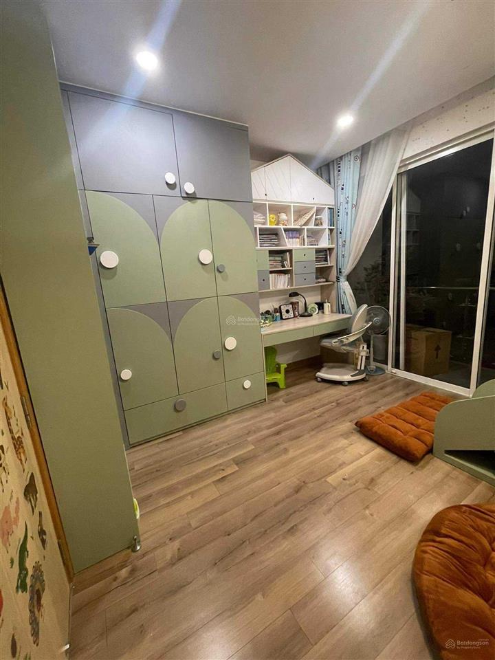 Tôi cần cho thuê nhà phố palm residence dt 6x17m, 1 trệt 2 lầu, 4 phòng ngủ, giá tốt chỉ 35tr