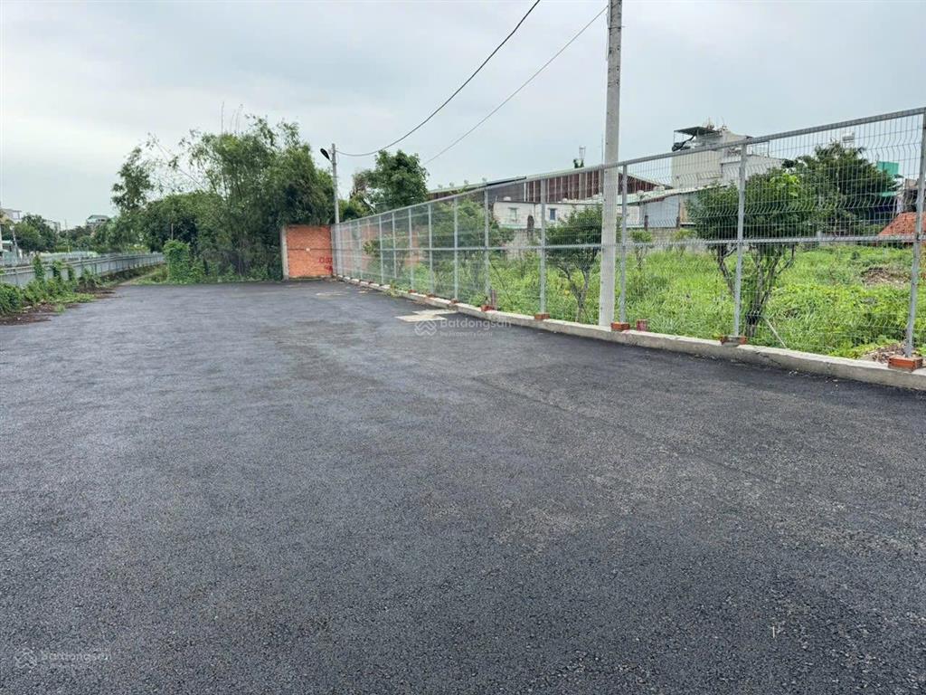 Bán đất mặt rạch an phú đông quận 12 gần sông. diện tích 200m2 có 100m2 đất ờ. giá 6.3 tỷ