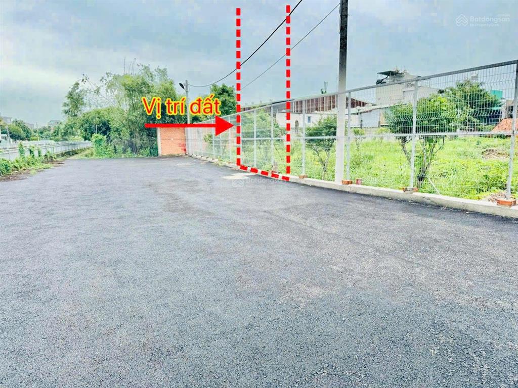 Bán đất 1 sẹc sông vàm thuật, mặt rạch. diện tích 220m2 đất ở 112m2, đường nhựa 10m