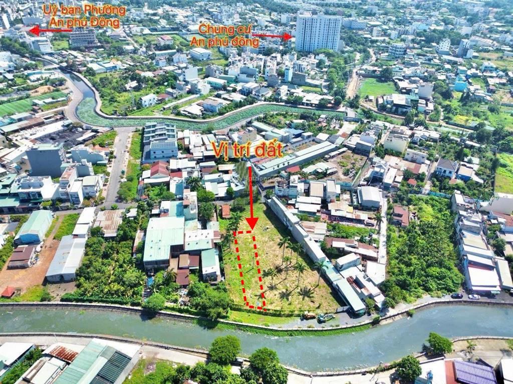 Bán đất 1 sẹc sông vàm thuật, mặt rạch. diện tích 220m2 đất ở 112m2, đường nhựa 10m