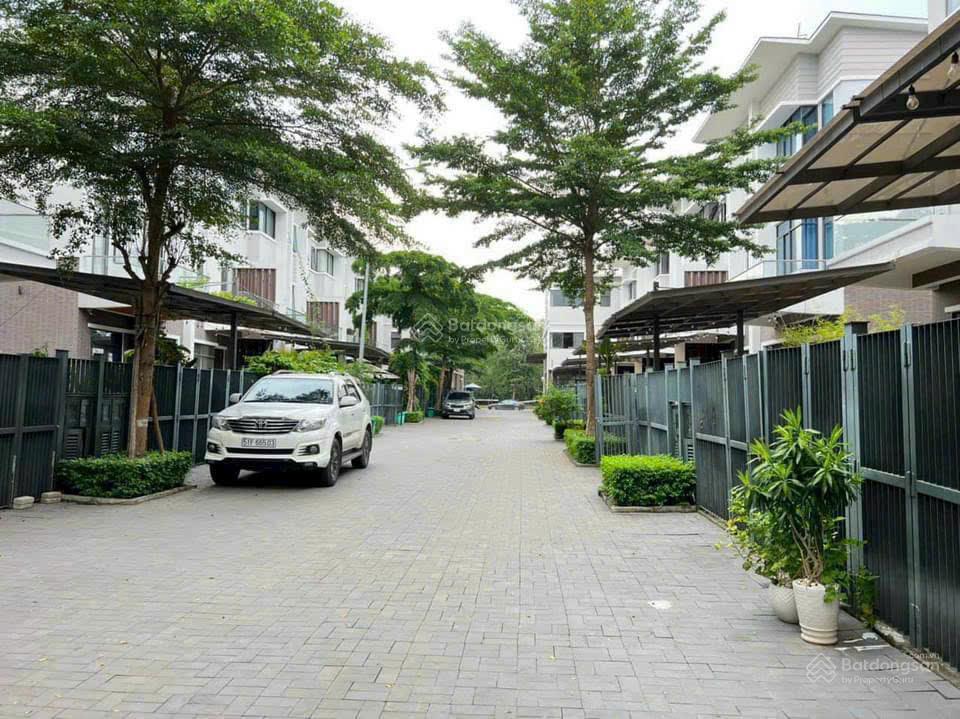 Tôi cần bán căn nhà phố valora mizuki, diện tích 5m x 20m, 1 trệt, 2 lầu và sân thượng