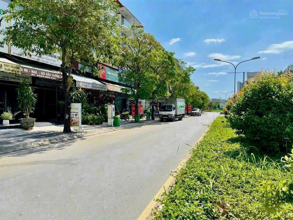 Tôi cần bán căn nhà phố valora mizuki, diện tích 5m x 20m, 1 trệt, 2 lầu và sân thượng