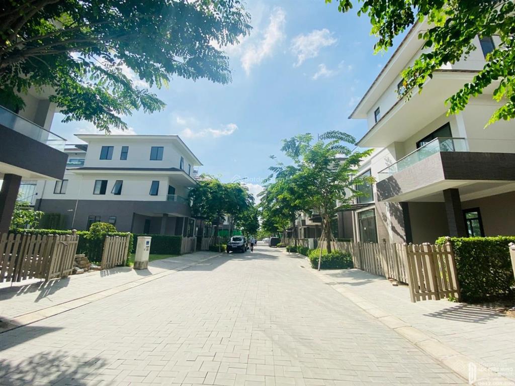 Tôi cần bán căn nhà phố valora mizuki, diện tích 5m x 20m, 1 trệt, 2 lầu và sân thượng