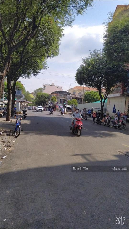 Mặt tiền đường hòa hưng quận 10. dt 14,45m x 23m. dtcn 300m2 giá chỉ 85 tỷ