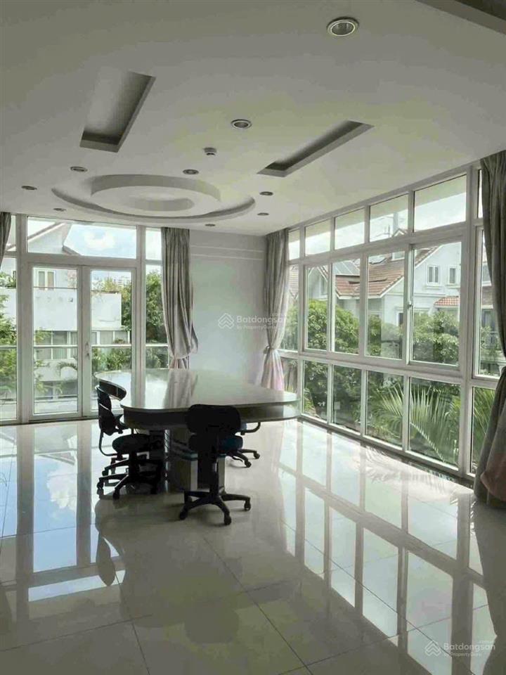 Chính chủ cần bán căn biệt thự 4 tầng  kdc phú mỹ đường hoàng quốc việt phường phú mỹ q7