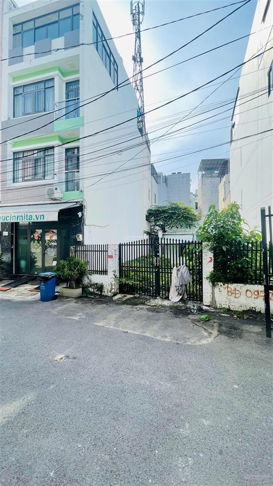 Chính chủ bán lô đất ngang 8m x 28m giá 24 tỷ  đường trần xuân soạn phường tân hưng quận 7.