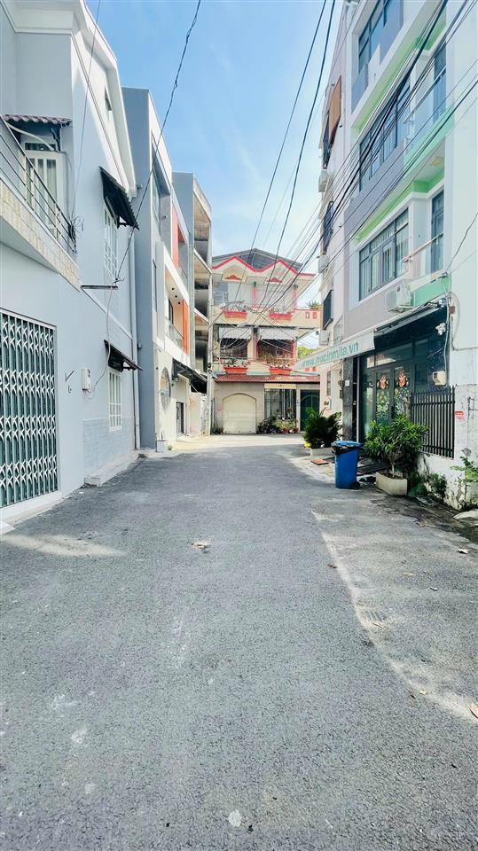 Chính chủ bán lô đất ngang 8m x 28m giá 24 tỷ  đường trần xuân soạn phường tân hưng quận 7.