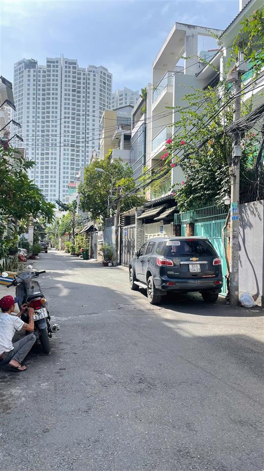 Bán nhà đẹp  1 trệt 3 lầu  giá hót chỉ có 10,5 tỷ  trần xuân soạn phường tân hưng quận 7.