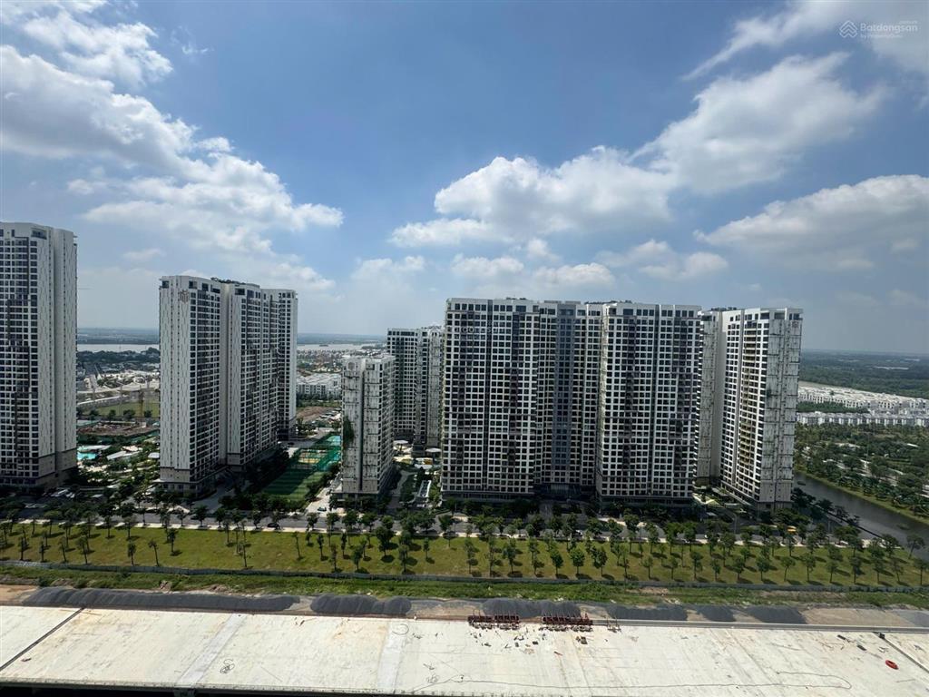 Bán căn 2 pn, 67m2 full nội thất giá chỉ 3,3 tỷ sẵn sổ công chứng ngay giá tốt t1/2026