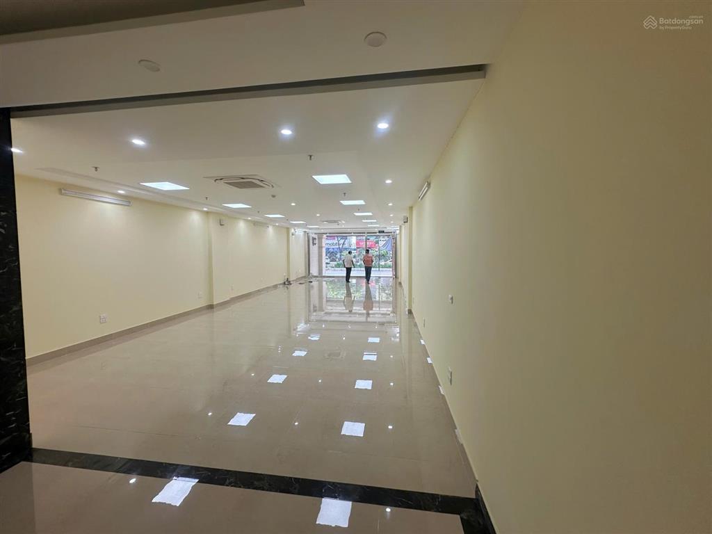 Hot! cho thuê siêu phẩm nhà mặt phố nguyễn khánh toàn, dt 160m2, mt 6m, đoạn kinh doanh sầm uất