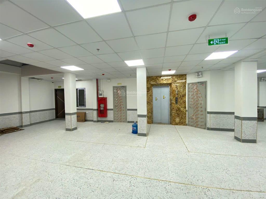 Bán tòa chdv 180m2x7t cực vip tại nguyễn khang cầu giấy doanh thu 2.5 tỷ/năm