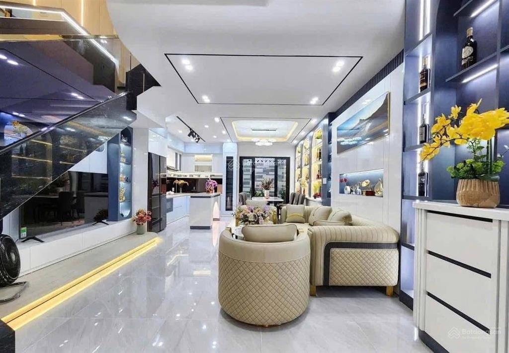 Nhà 3 tầng 3 mê lê văn thịnh cách biển chỉ 80m