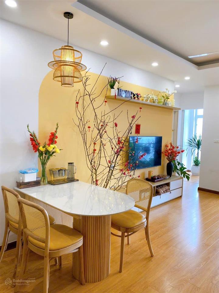 Gia đình cần bán căn hộ chung cư usilk city. dt 88m2. ban công vườn treo. căn cực hiếm, hướng nam