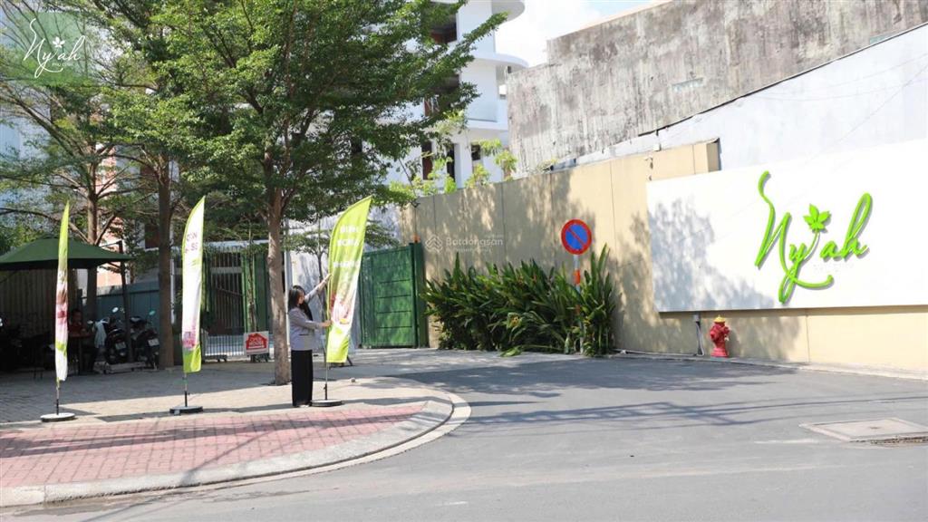 Nhà ngang 5m, 6 tầng, 217m2 sử dụng, thang máy riêng, ô tô trong nhà, cổng compound face id