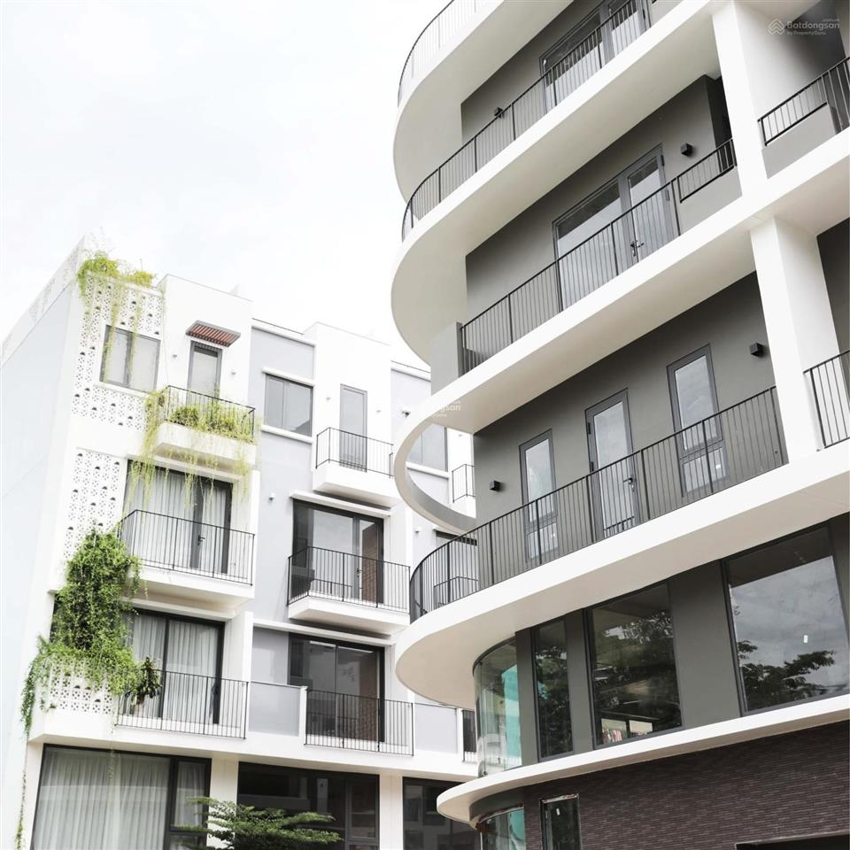 Nhà ngang 5m, 6 tầng, 217m2 sử dụng, thang máy riêng, ô tô trong nhà, cổng compound face id