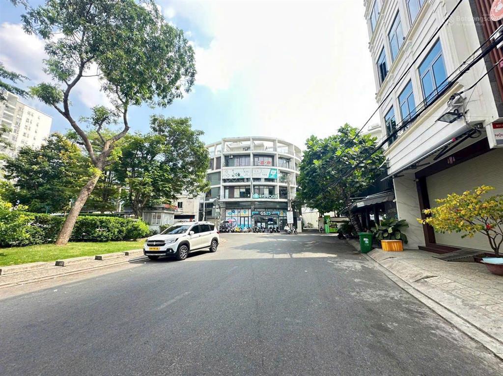 Nhà 5 tầng compound cao cấp quận 6 xe hơi đậu trong nhà giá tốt 7,7 tỷ an ninh, dân trí cao