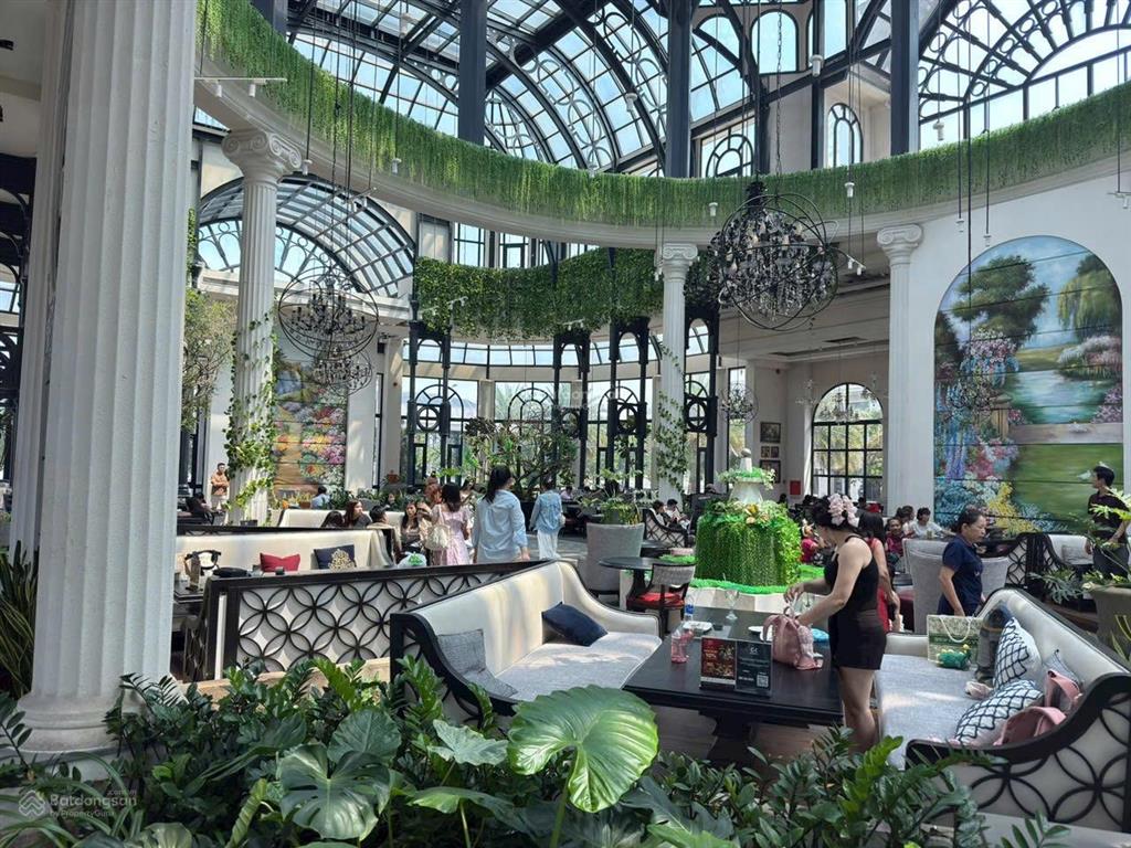 Bán biệt thự góc ngang 12m dài 20m giá 52tr/m2, đã nhận nhà, năm sau có sổ, bao giá toàn thị trường