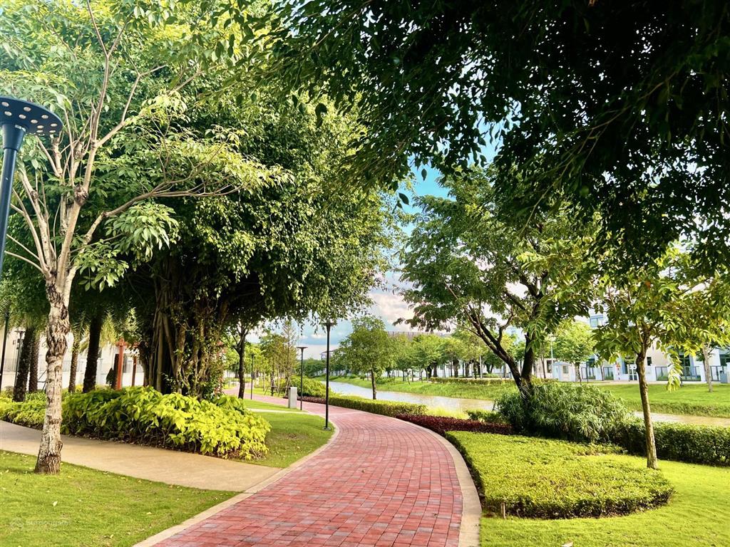 Bán biệt thự góc ngang 12m dài 20m giá 52tr/m2, đã nhận nhà, năm sau có sổ, bao giá toàn thị trường